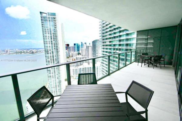 PARAISO BAY CONDO
