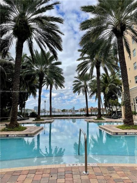 17145 N BAY RD #4412, SUNNY ISLES BEACH, FL 33160