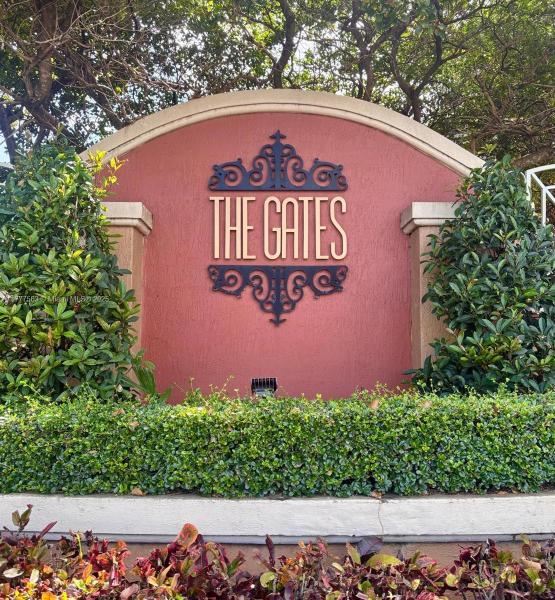 THE GATES AT DORAL ISLES