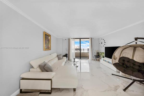 2500 PARKVIEW DR #2119, HALLANDALE BEACH, FL 33009