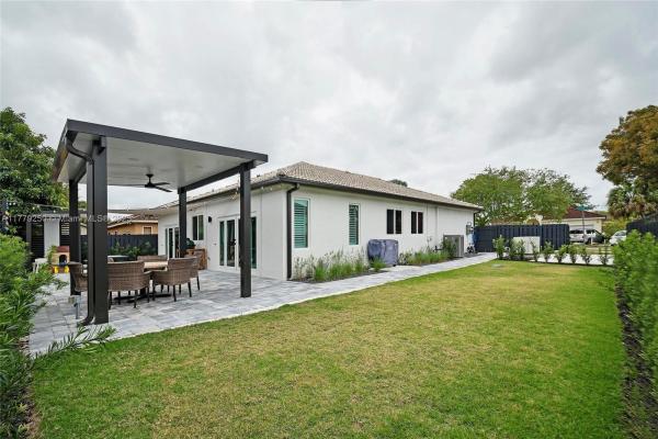 CONTINENTAL HOMES AT LAGO