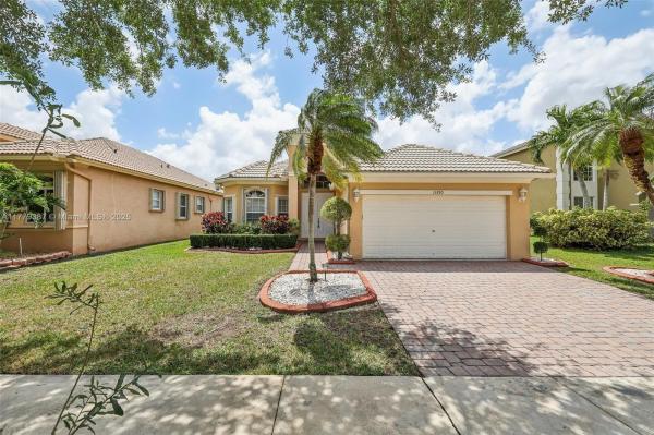 POD 10 AT MONARCH LAKES