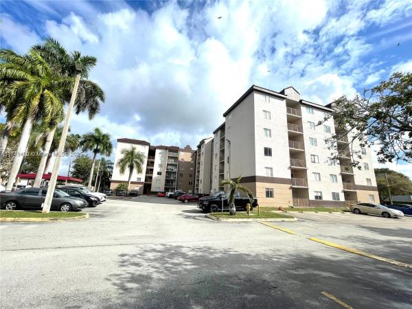 KENDALL LAKE TOWERS CONDO