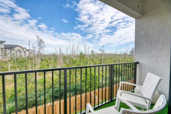 APEX AT PARK CENTRAL COND