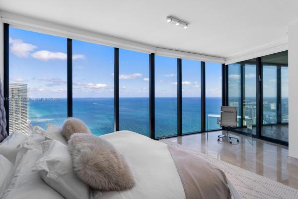 18555 COLLINS AVE #5105, SUNNY ISLES BEACH, FL 33160