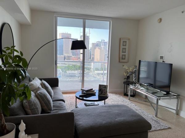 LATITUDE ON THE RIVER CON