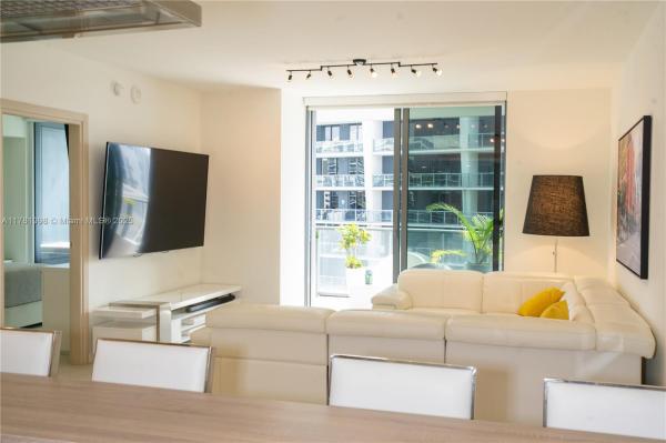 1000 BRICKELL PLZ #4305, MIAMI, FL 33131