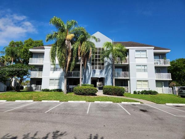 LE CLUB AT OLD CUTLER CON