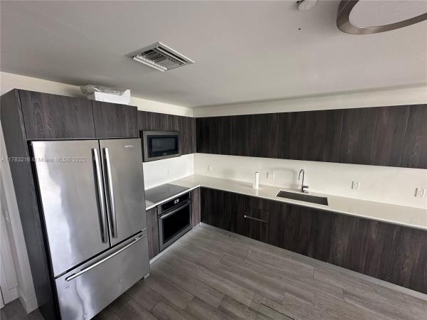 AVENTURA PARKSQUARE RESID