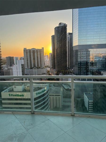 950 BRICKELL BAY DR #2800, MIAMI, FL 33131