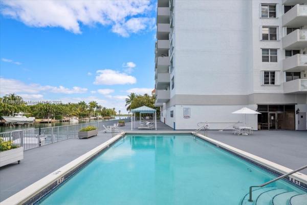 10000 PLAZA CONDO-SOUTH T