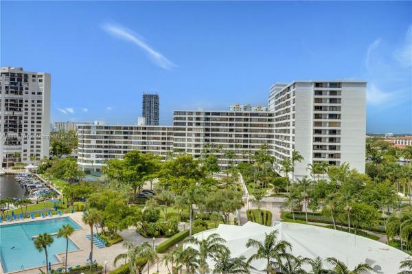 2500 PARKVIEW DR #1019, HALLANDALE BEACH, FL 33009