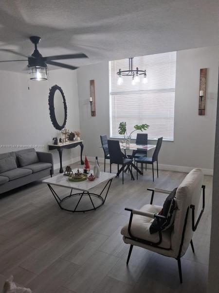 LOS PALACIOS BY MIAMI LAK