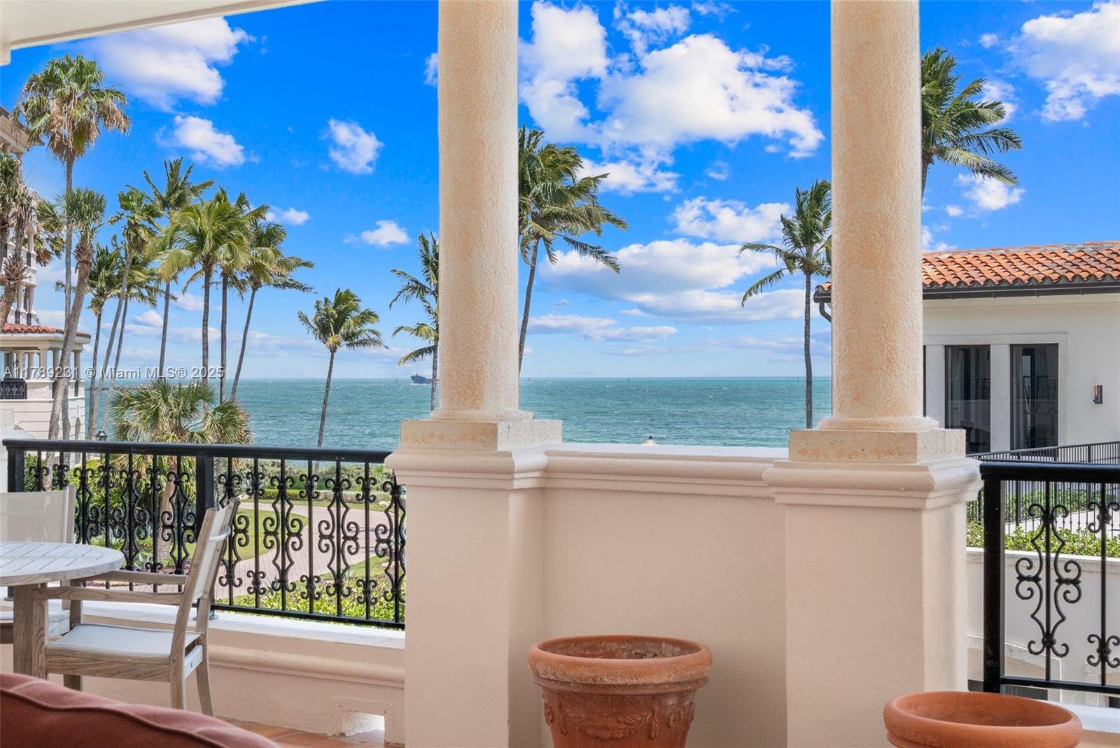 FISHER ISLAND - фото