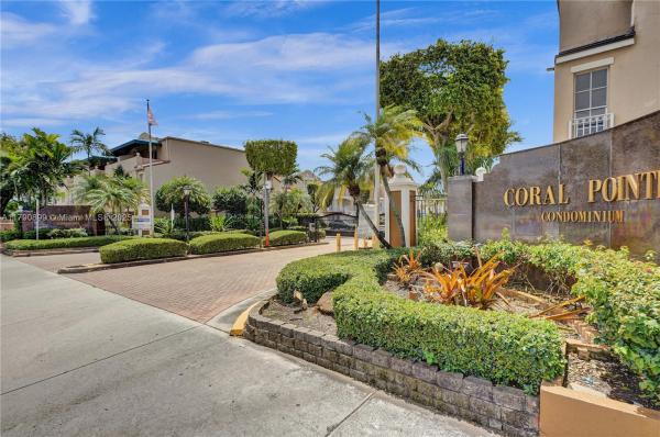 CORAL POINTE TOWNHOMES CO
