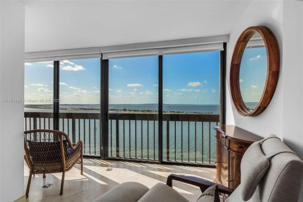BRICKELL BAY CLUB CONDO