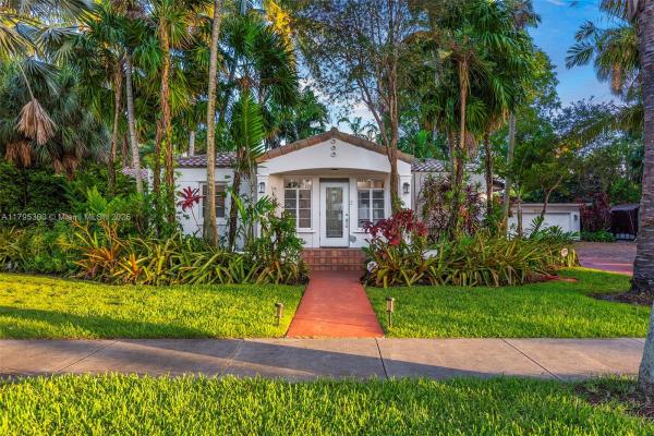 HOLLYWOOD LAKES SECTION