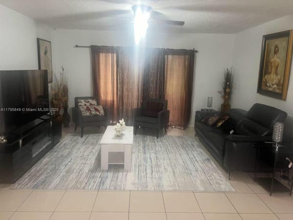 LAGO DEL REY CONDO #1