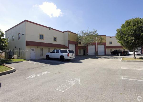 Tamiami Corporate Centre