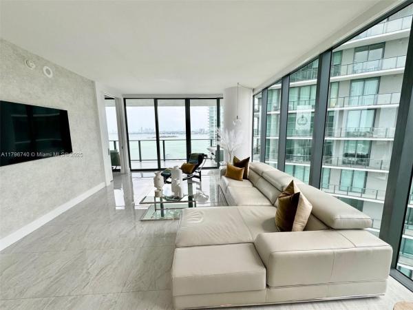 PARAISO BAY CONDO