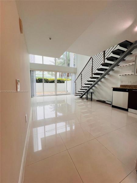 BRICKELL ON THE RIVER S T