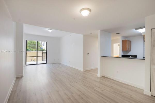 COLONNADE AT DADELAND SW