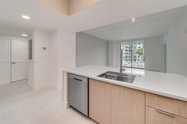 HOLLYWOOD STATION RES CON