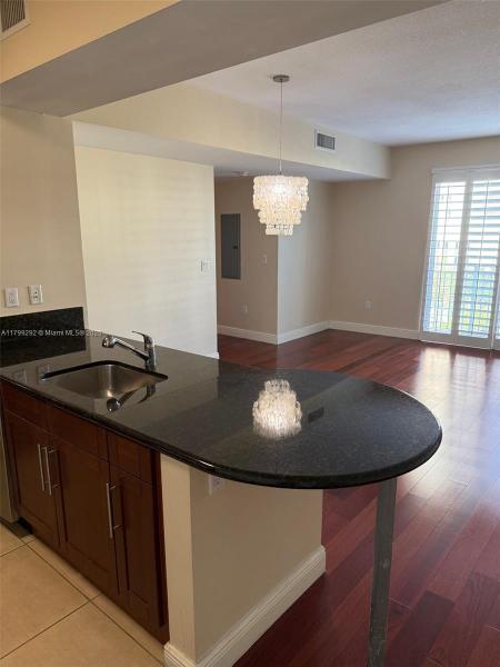 DOWNTOWN DADELAND CONDO N