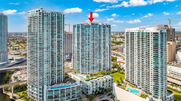 90 SW 3RD ST #2403, MIAMI, FL 33130