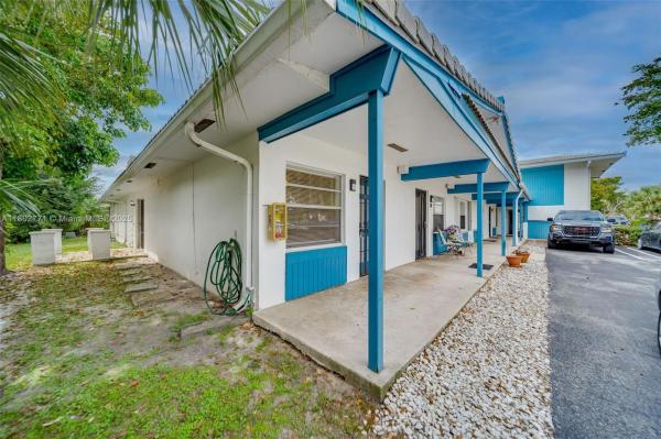 RAMBLING PELICAN WEST CON