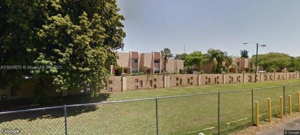 WOODLANDS TOWNHOUSE CONDO