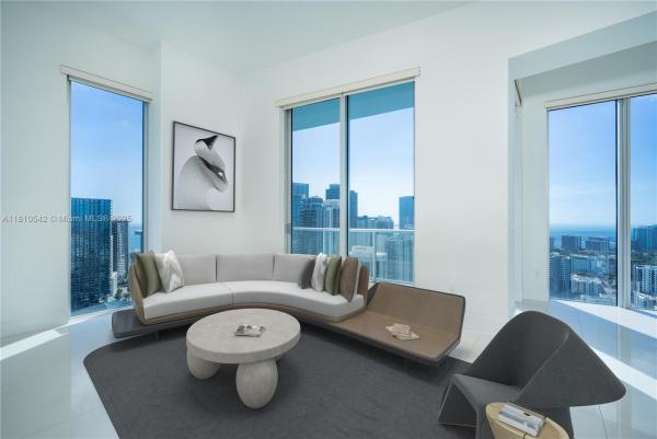 LATITUDE ON THE RIVER CON