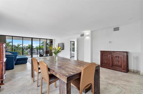 THE COCONUT GROVE BAYSHOR