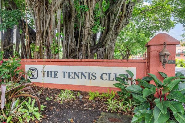 Tennis Club Tilden Condo