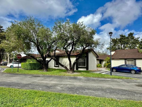 LAKES MEADOW VILG HOMES C