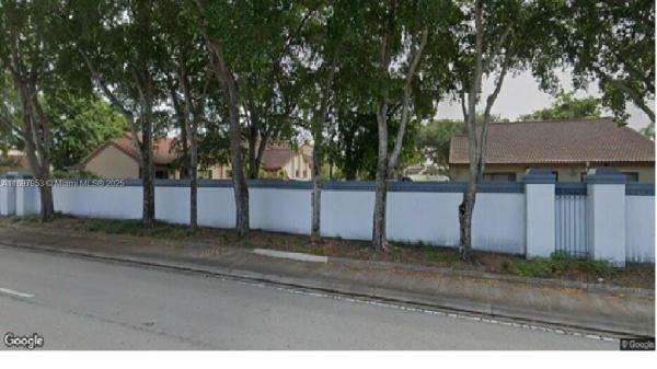 THE MOORS TOWNHOUSES