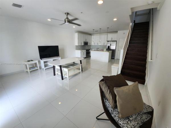 WEITZER AVENTURA PLACE CO