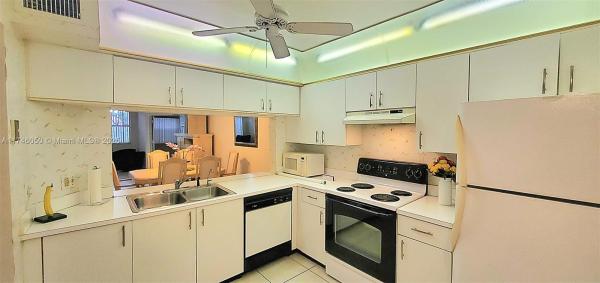 SUNRISE LAKES PHASE 4