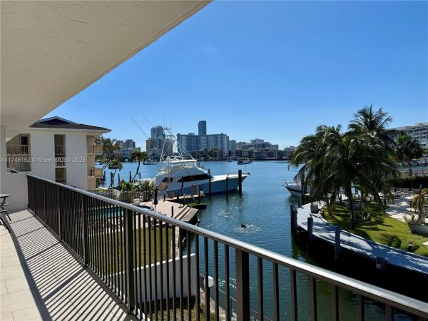 GOLDEN ISLES LAKES CONDO