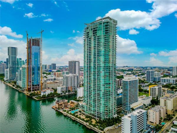 BISCAYNE BEACH CONDO