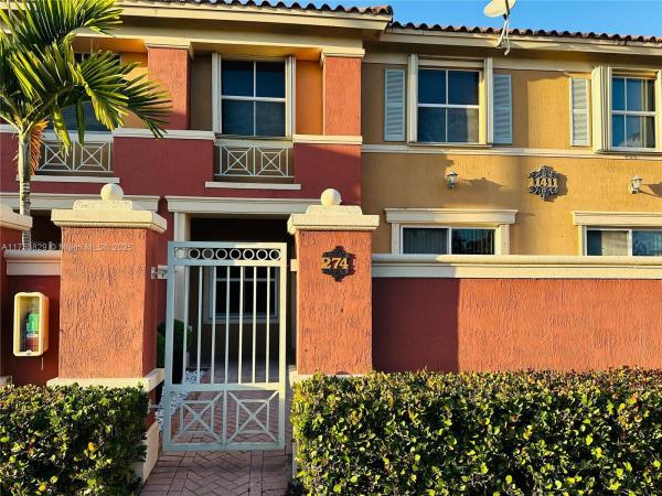 THE GATES AT DORAL ISLES