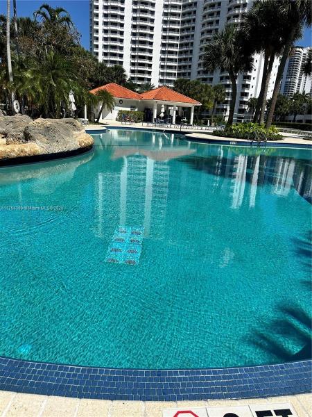 3300 NE 191ST ST #304, AVENTURA, FL 33180