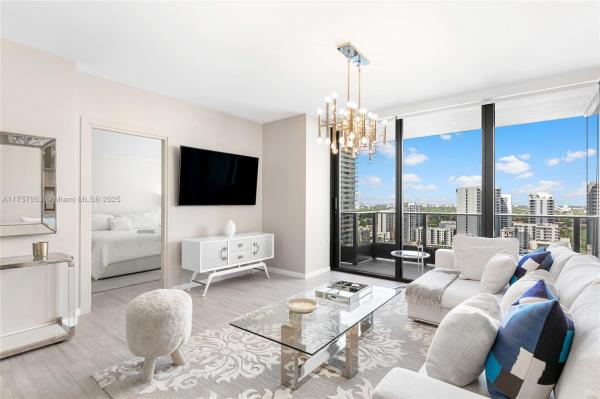 1000 BRICKELL PLZ #2211, MIAMI, FL 33131
