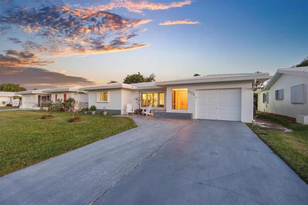 MAINLANDS OF TAMARAC LAKE