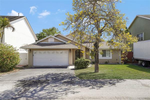 COUNTRY LAKE PARK 1ST ADD