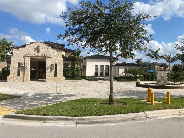 KENDALL COMMONS RESIDENTI