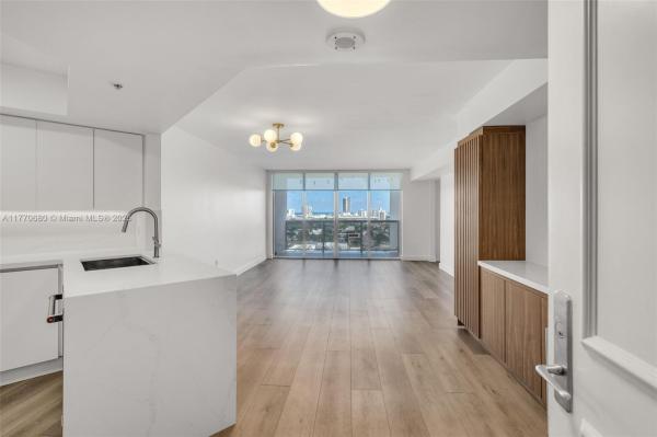 SUNSET HARBOUR NORTH COND