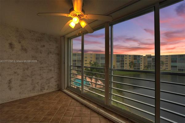 MEADOWBROOK LAKES VIEW BL