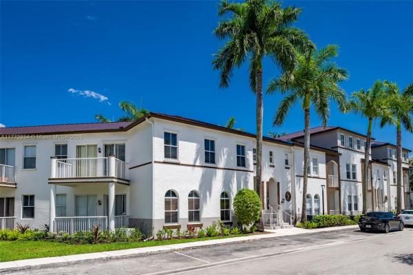 COURTYARDS FOUR CONDO