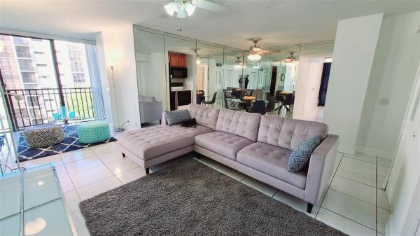 17011 N BAY RD #608, SUNNY ISLES BEACH, FL 33160